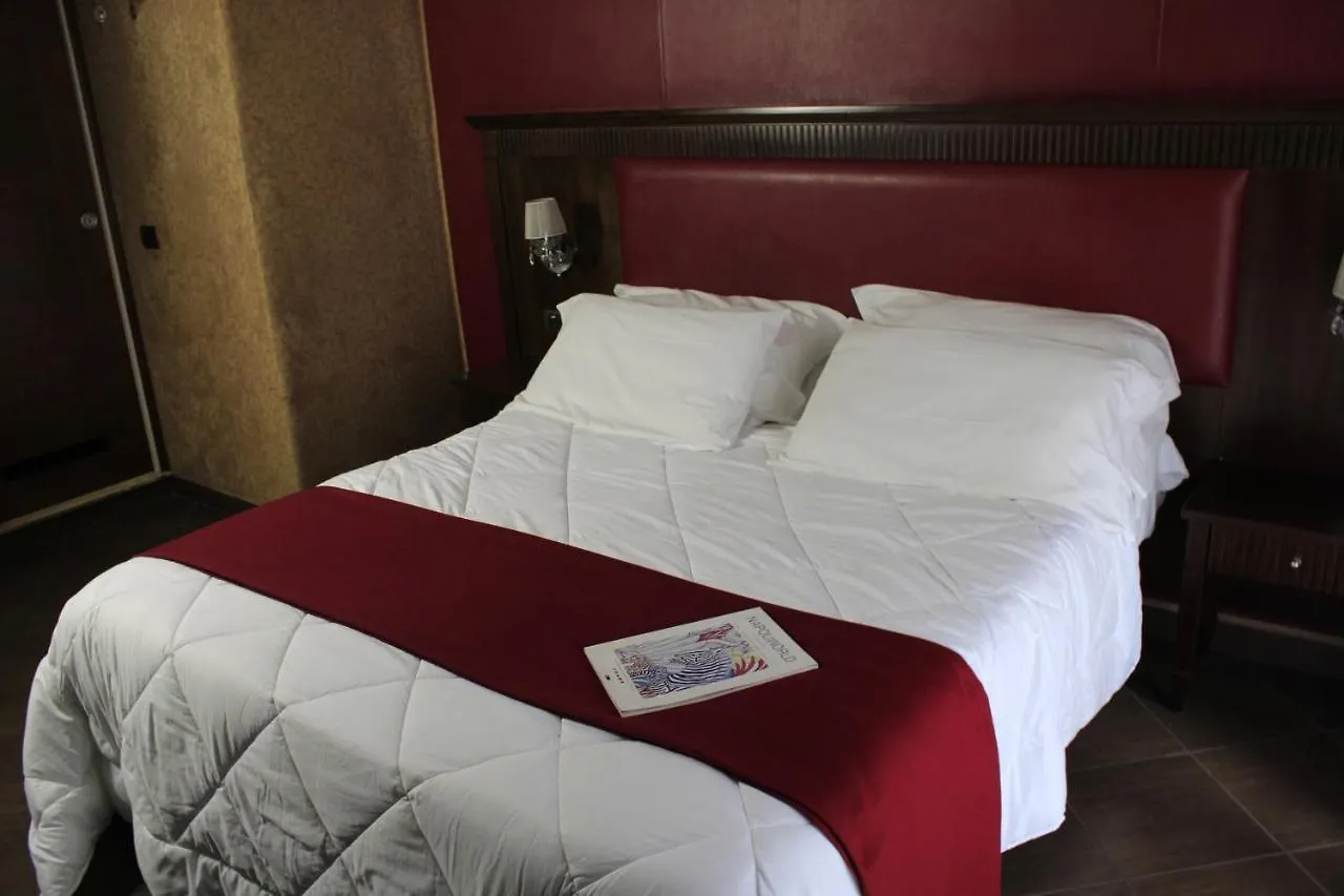 Hotel Guiren Dal 1959 Neapol 3*,