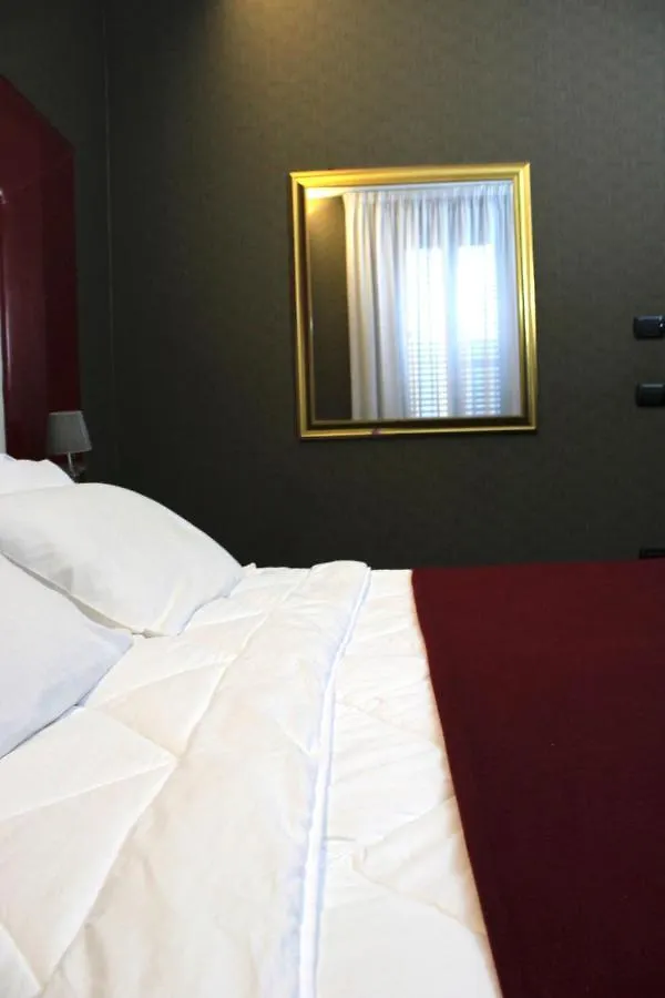 Hotel Guiren Dal 1959 Neapol
